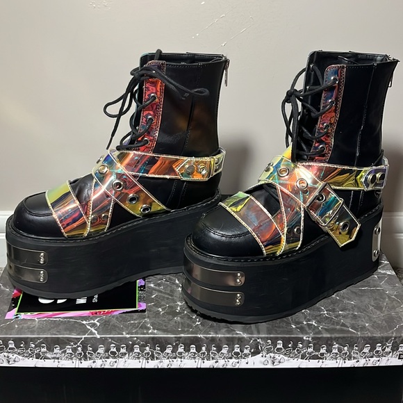 Demonia Damned-116 Magic Mirror Platform Boots. - Picture 3 of 4